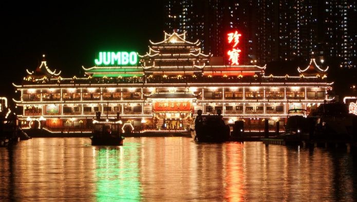 Vương quốc jumbo - nhà hàng nổi hongkong bị lật úp trên biển đông